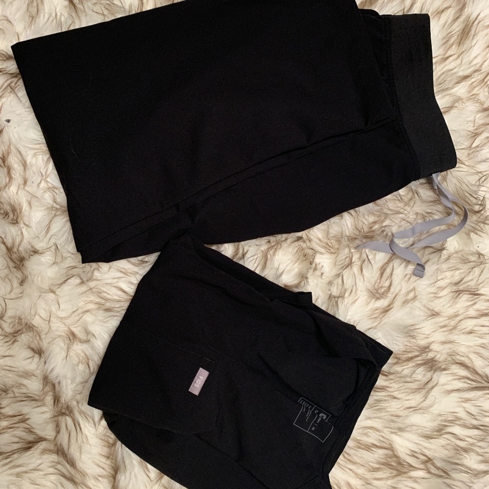 FIGS SCRUBS BLACK